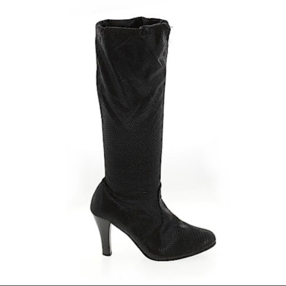 Black suede boot